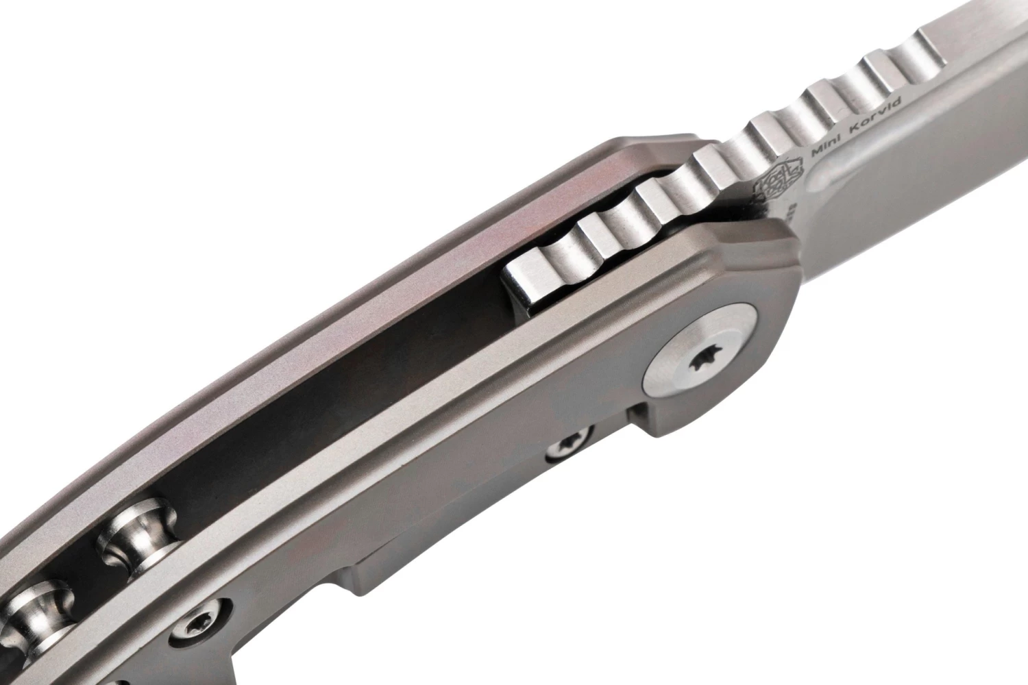 Kansept Mini Korvid K3030A3 Satin CPM-S35VN, Bronze Titanium Couteau De Poche, Justin Koch Design 6 Kansept Mini Korvid K3030A3 Satin CPM-S35VN, Bronze Titanium Couteau De Poche, Justin Koch Design – Image 6