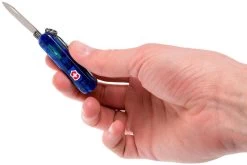 Victorinox Signature Lite Bleu Transparent 0.6226.T2 Couteau Suisse -Couteaux Promotion Boutique VT0 6226 T2 06 victorinox vt0 6226 t2 06