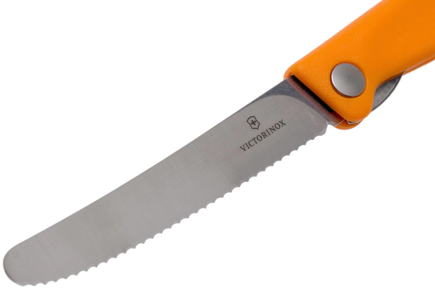 Victorinox SwissClassic 6.7836.F9B Couteau à Légumes Pliant Dentelé, Orange 3 Victorinox SwissClassic 6.7836.F9B Couteau à Légumes Pliant Dentelé, Orange – Image 3